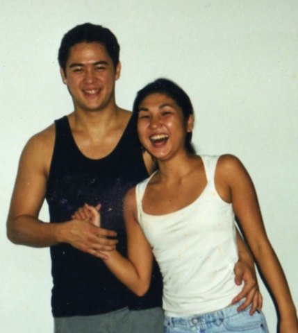 Foto original do casal enviada pelo cliente, usada como base para criar os bonecos