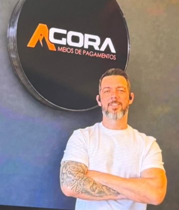 Foto original do Carlos Lemos enviada pelo cliente, usada como base para o boneco