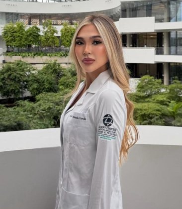 Foto original da Leticia Honda enviada pela cliente, usada como base para o boneco