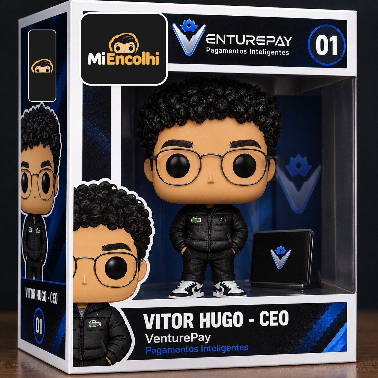 Caixa preta e azul da VenturePay com o boneco de Vitor Hugo, CEO, de jaqueta preta e óculos